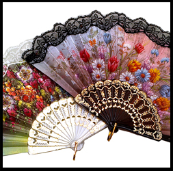 Abanicos españoles con decorado colores blanco y negro.